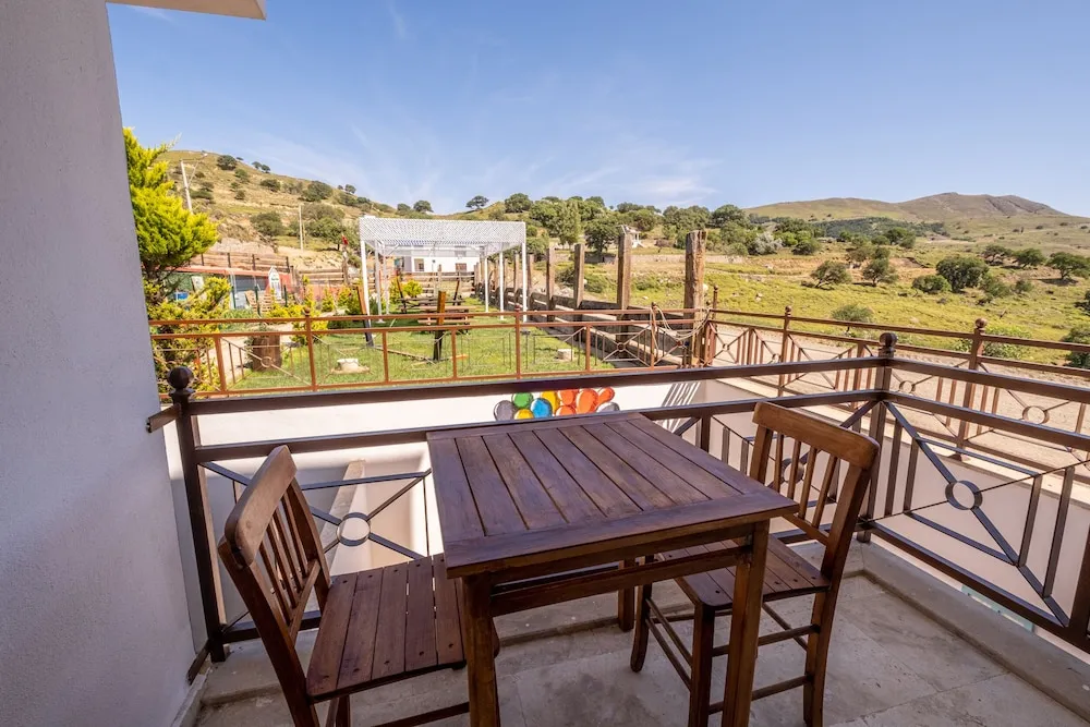 Standard Tek Büyük Yataklı Oda, Balkon, Bahçe Manzaralı