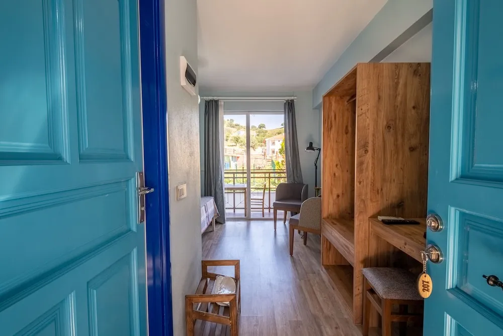 Standard Tek Büyük Yataklı Oda, Balkon, Bahçe Manzaralı