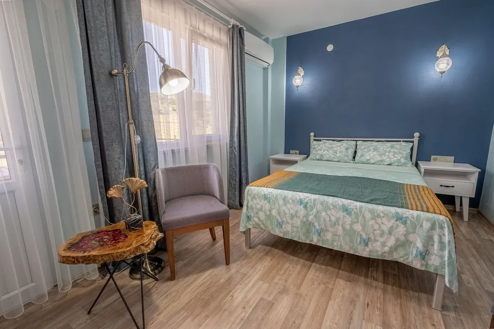 Standard Tek Büyük Yataklı Oda, Balkon, Bahçe Manzaralı