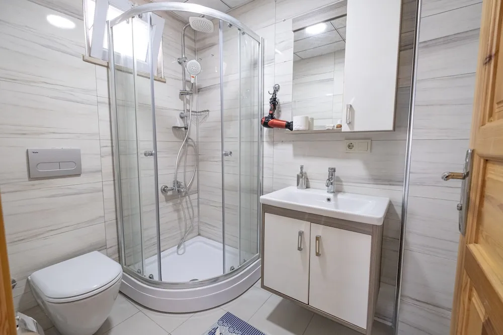 Standard Üç Kişilik Oda, Balkon, Bahçe Manzaralı