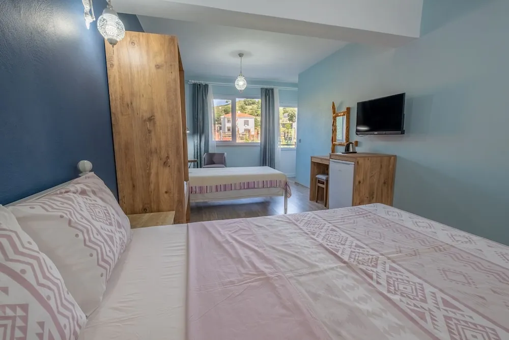 Standard Üç Kişilik Oda, Balkon, Bahçe Manzaralı