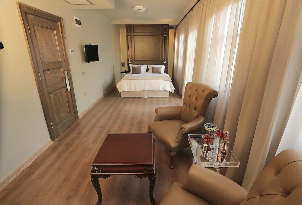 Junior Süit, Sigara İçilmez, Balkon