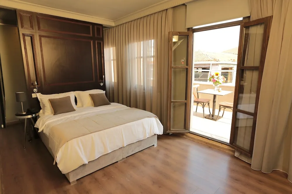 Junior Süit, Sigara İçilmez, Balkon