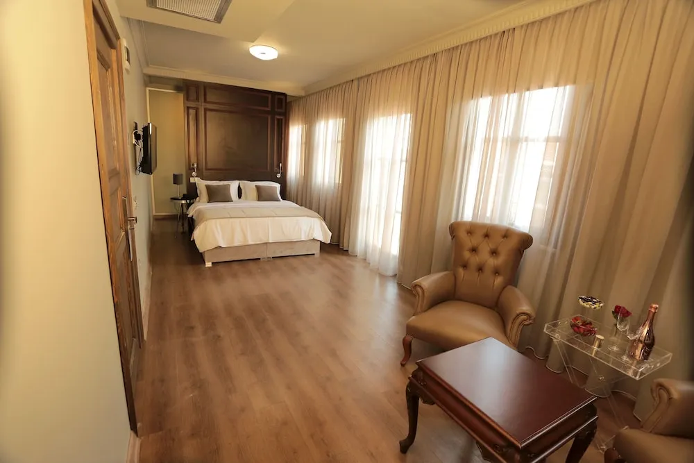 Junior Süit, Sigara İçilmez, Balkon