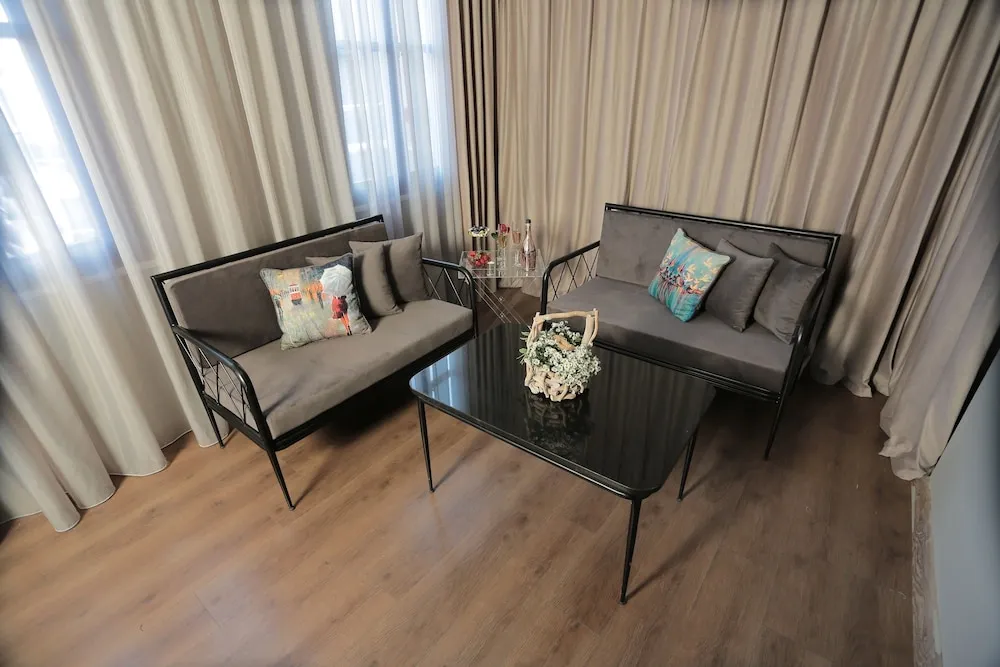 Junior Süit, Sigara İçilmez, Balkon