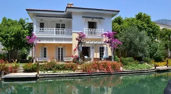 Portville Villas by Villa Safiya