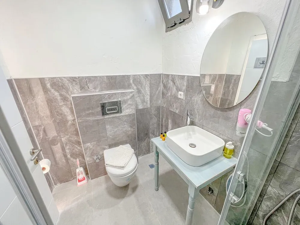 Deluxe Tek Büyük Yataklı Oda, Balkon/Veranda, Havuz Manzaralı