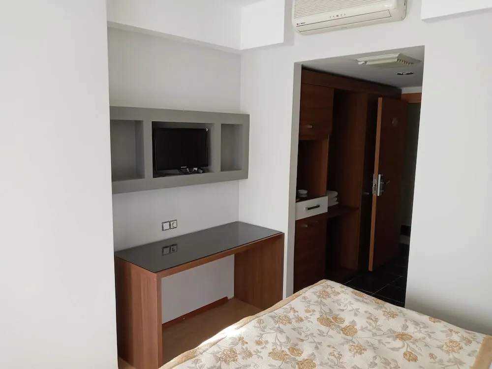 Basic Süit, Sigara İçilmez, Havuz Manzaralı