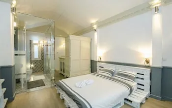 Balat'ta Şık Tripleks Ev