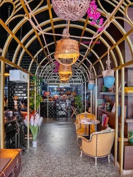 Anjeliq Downtown Boutique Hotel