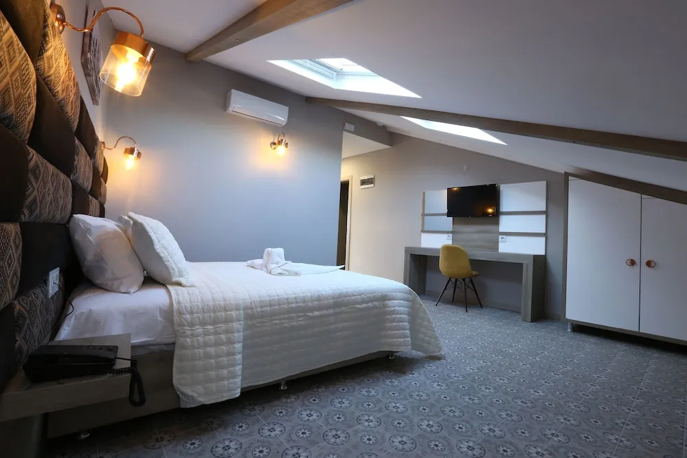 Tek Büyük Yataklı Oda