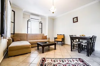Mira Suites