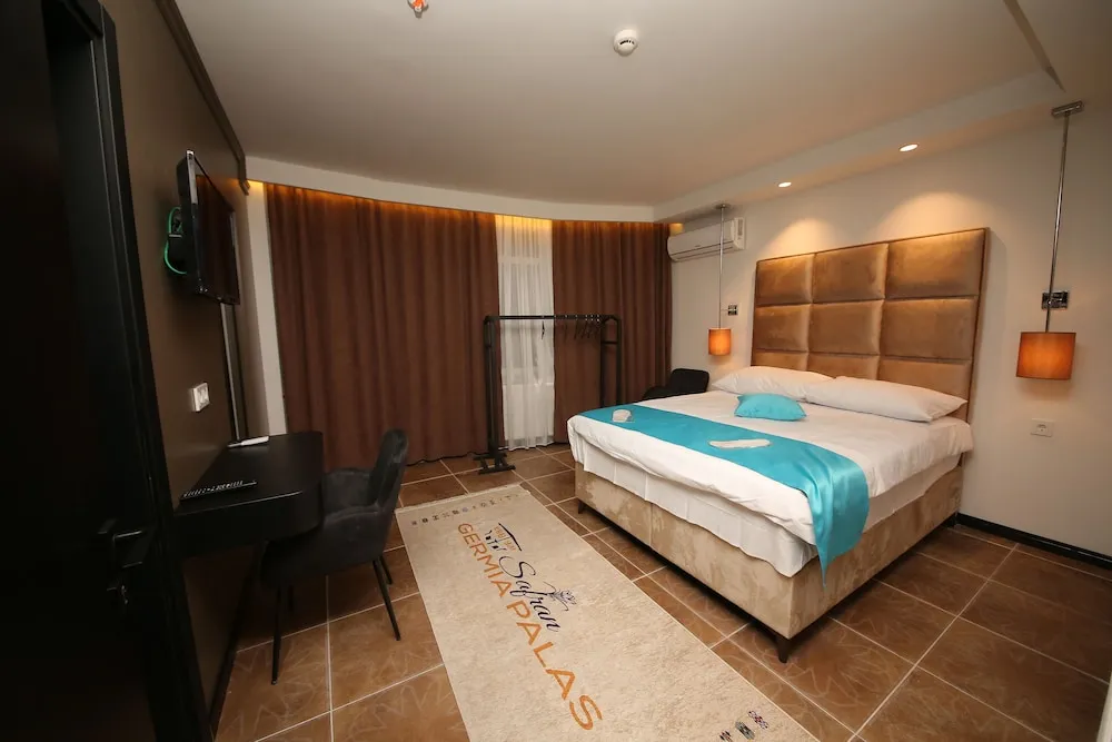 Junior Oda, 1 Büyük (Queen) Boy Yatak, Özel Banyo, Avlu Manzaralı