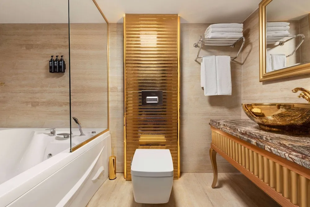 Duplex Suite with Jetted Tub