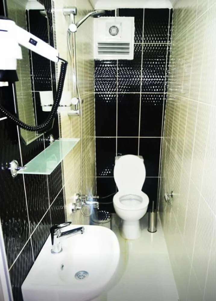 Economy Üç Kişilik Oda