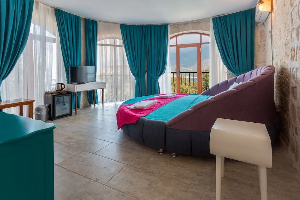 Romantic Oda, Deniz Manzaralı (Corner)