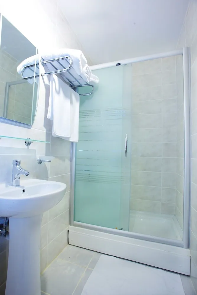 Standard Üç Kişilik Oda