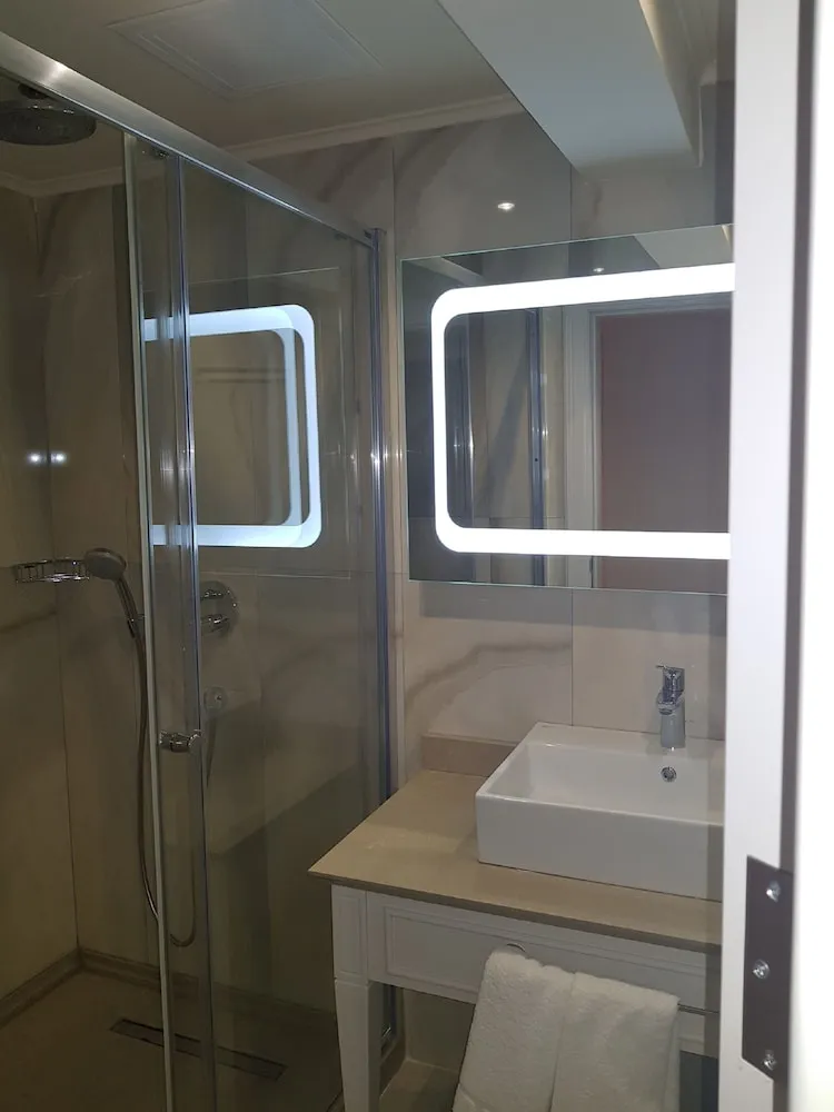 Deluxe Üç Kişilik Oda, Birden Çok Yatak, Sigara İçilmez