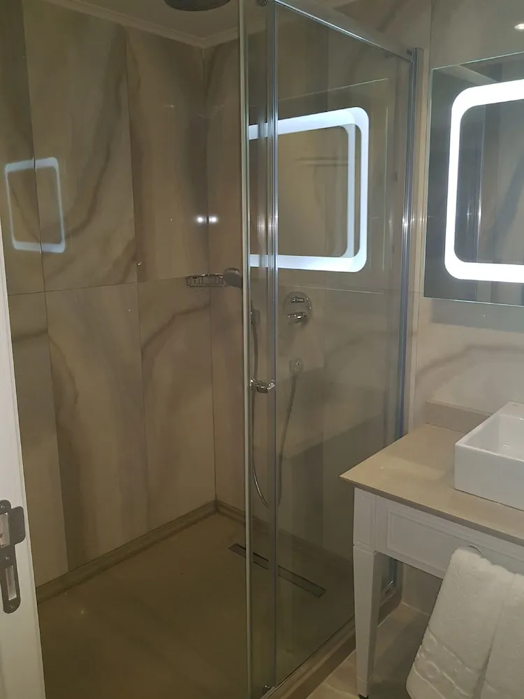 Deluxe Tek Büyük veya İki Ayrı Yataklı Oda, Birden Çok Yatak, Sigara İçilmez