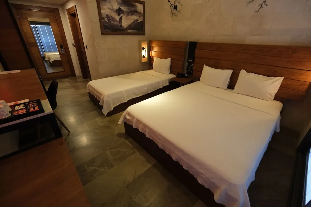 Deluxe Üç Kişilik Oda, Avlu Manzaralı