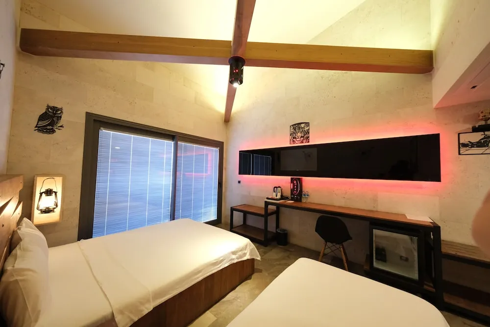 Deluxe Üç Kişilik Oda, Avlu Manzaralı