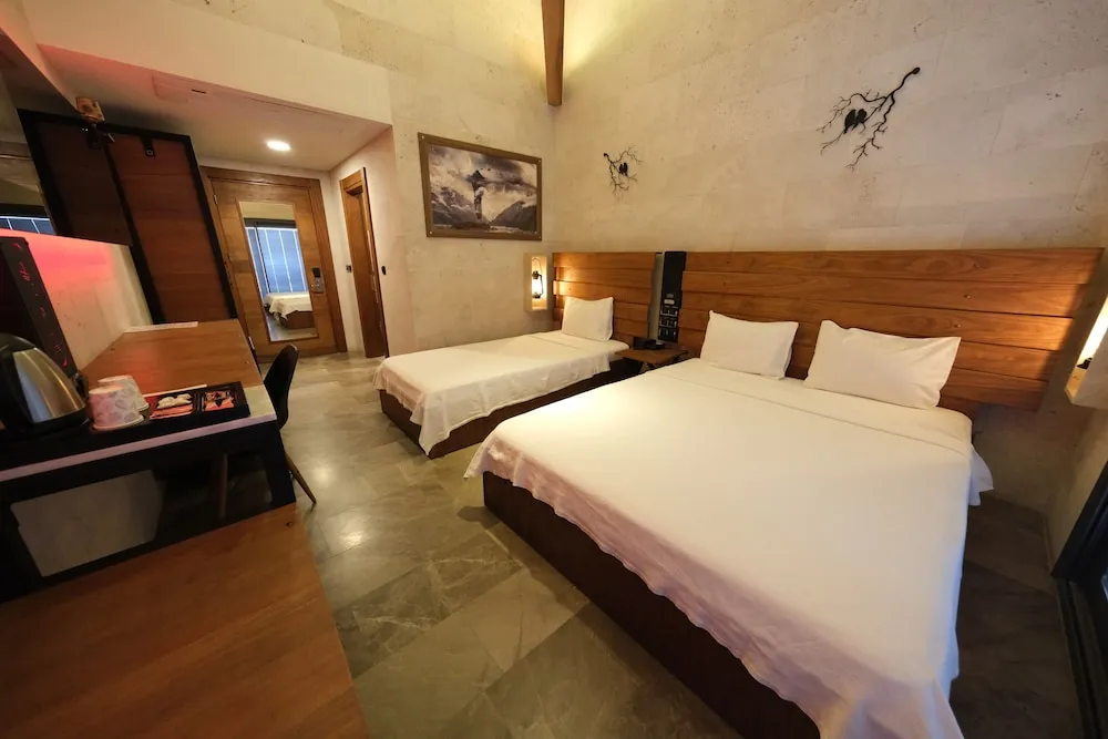 Deluxe Üç Kişilik Oda, Avlu Manzaralı