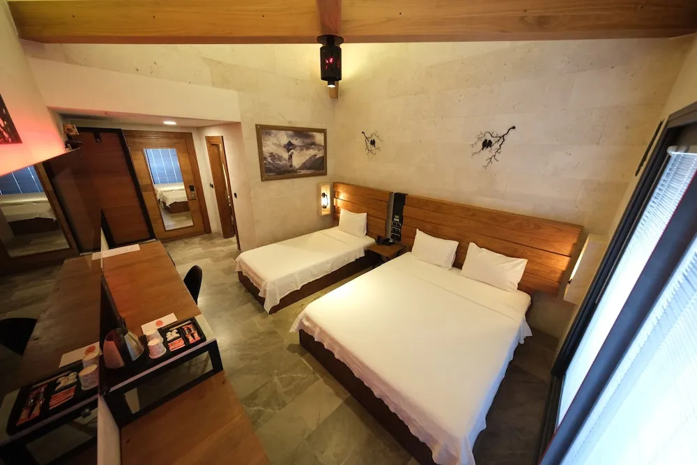 Deluxe Üç Kişilik Oda, Avlu Manzaralı