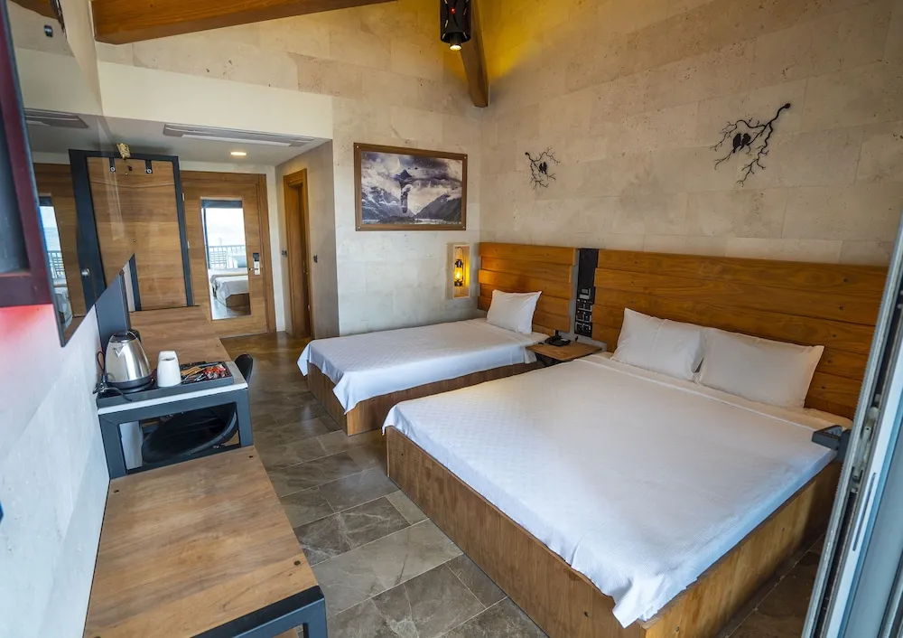 Deluxe Üç Kişilik Oda, Avlu Manzaralı