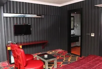 Murat Otel