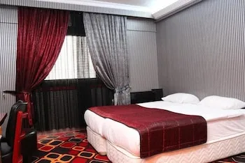 Murat Otel