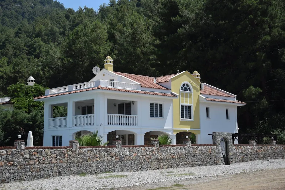 Konaklama yerinin ön cephesi