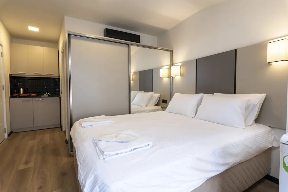 Executive Studio, Terrace 2