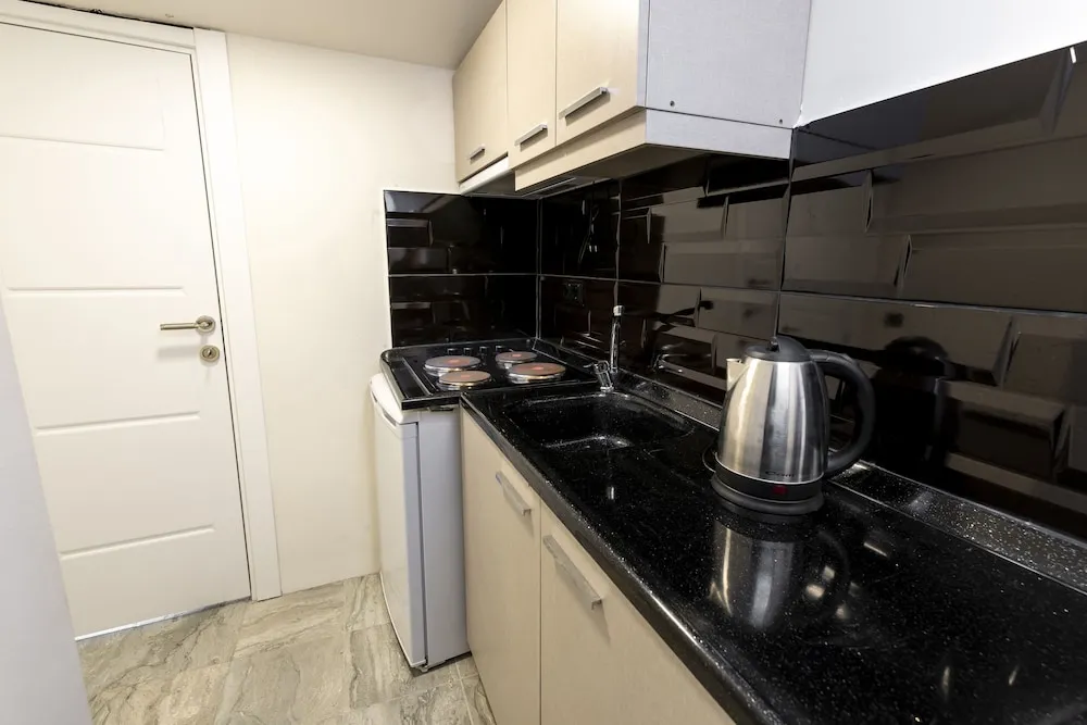 Executive Studio, Terrace 1