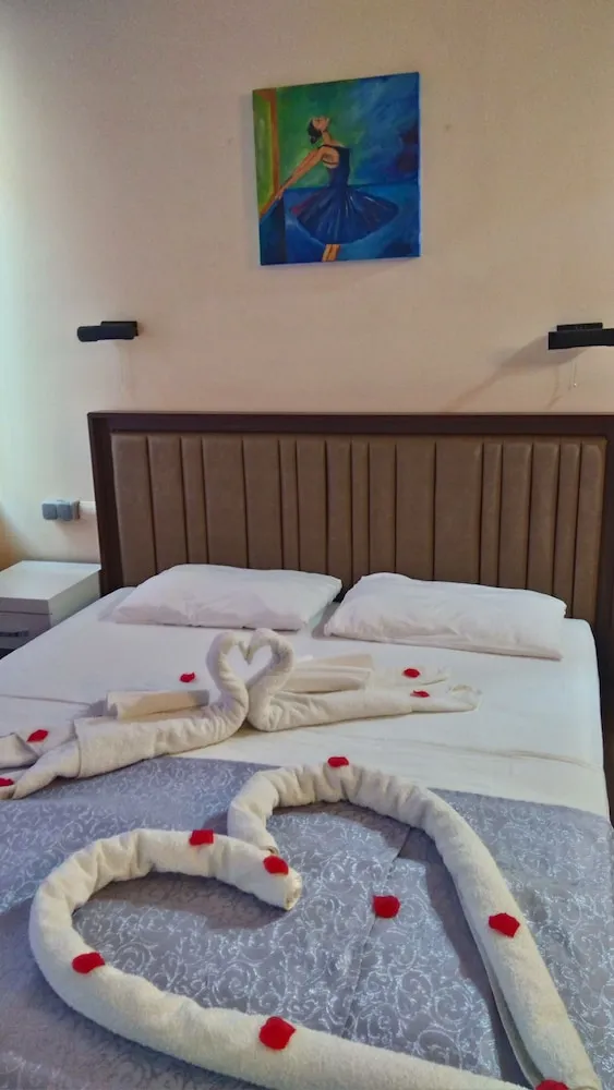 Üç Kişilik Oda
