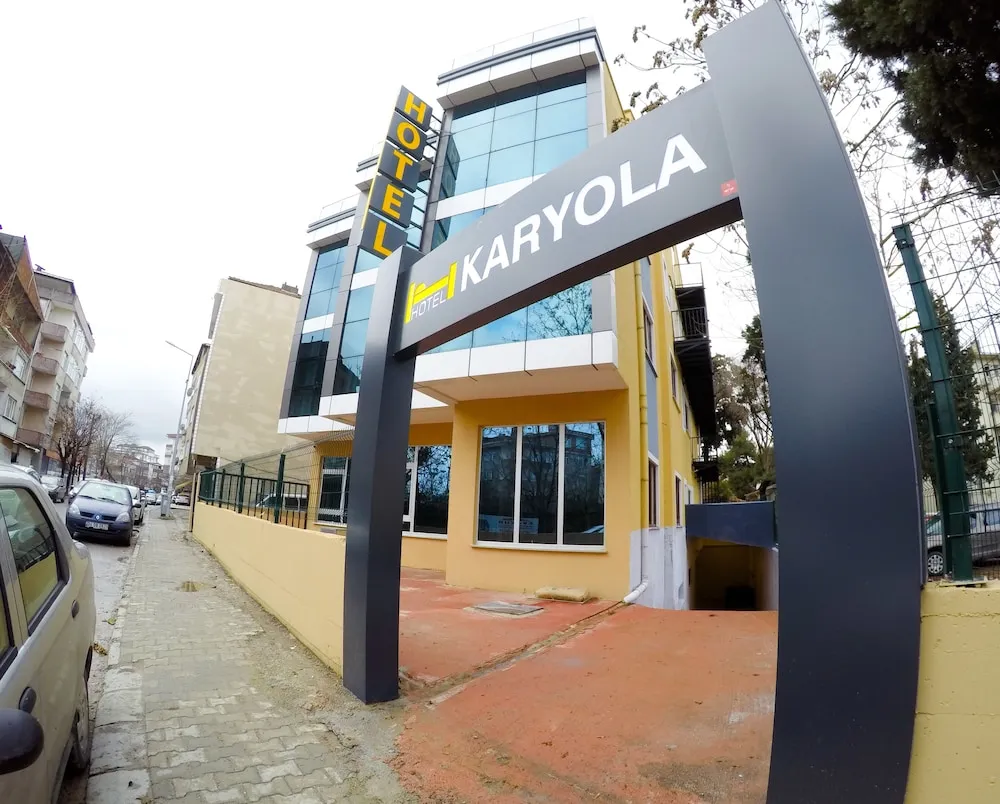 Karyola Otel - Caters to Men