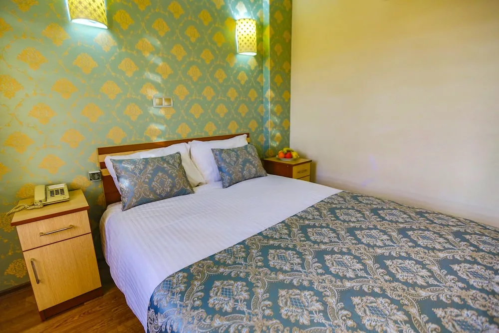 Comfort Tek Buyuk Yatakli Oda, 1 Buyuk (Queen) Boy Yatak, Sigara Icilemez,Sehir Manzarali