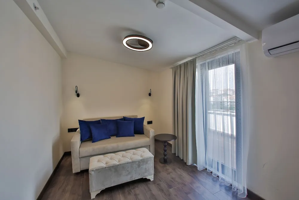 Superior King Suite