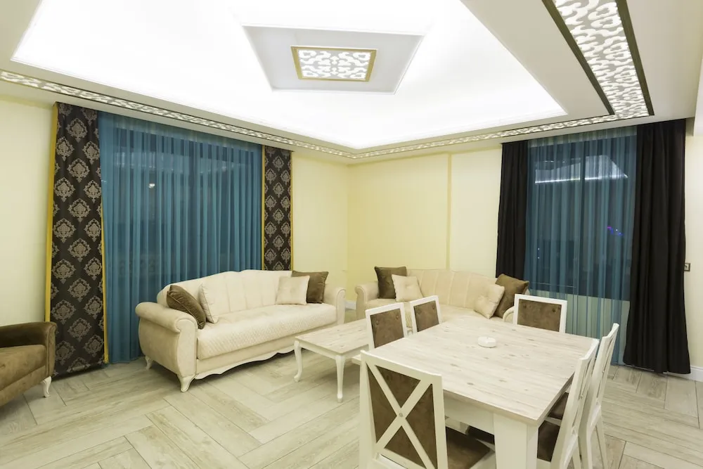 Luxury Suite, Partial Sea View