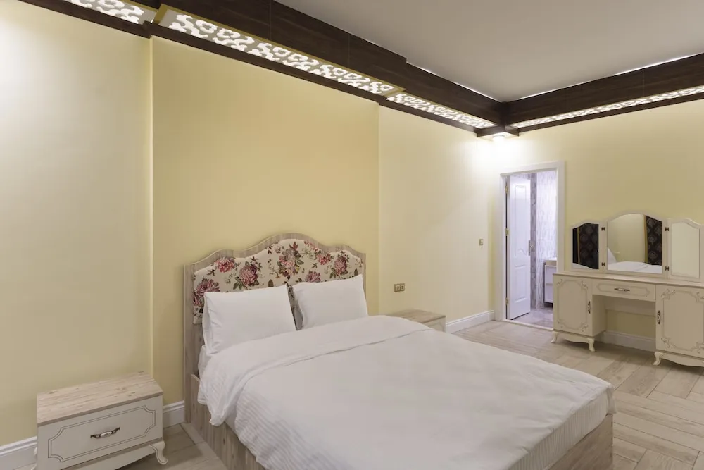 Luxury Suite, Partial Sea View