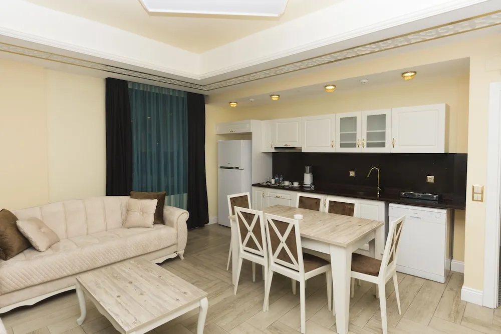 Luxury Suite, Partial Sea View