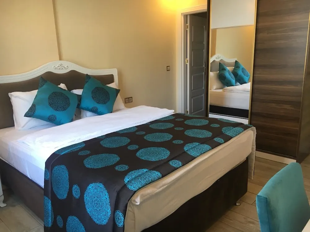 Luxury Suite, Partial Sea View