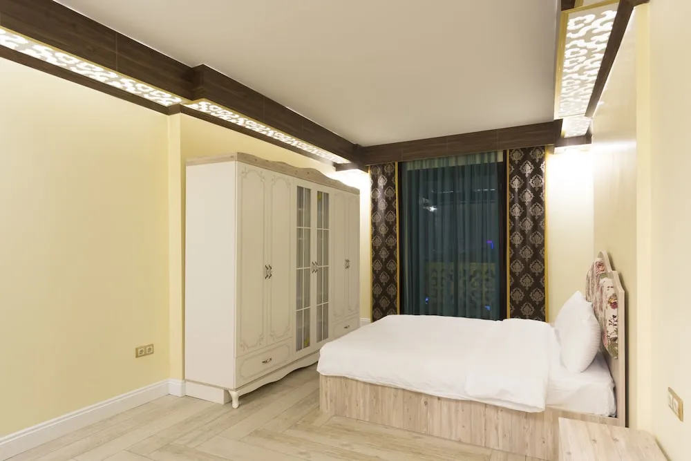 Luxury Suite, Partial Sea View