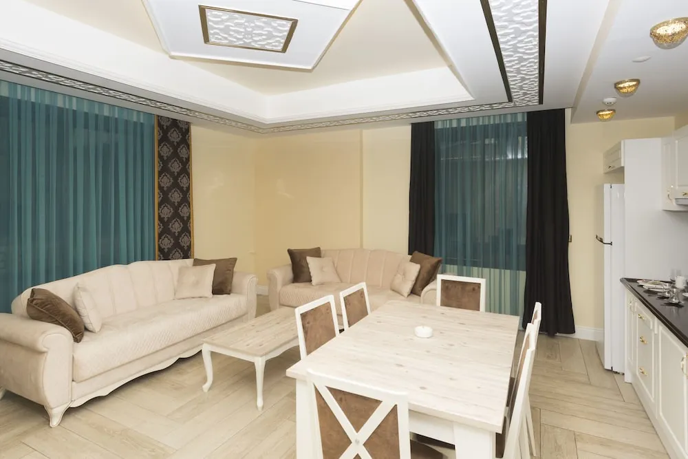 Luxury Suite, Partial Sea View