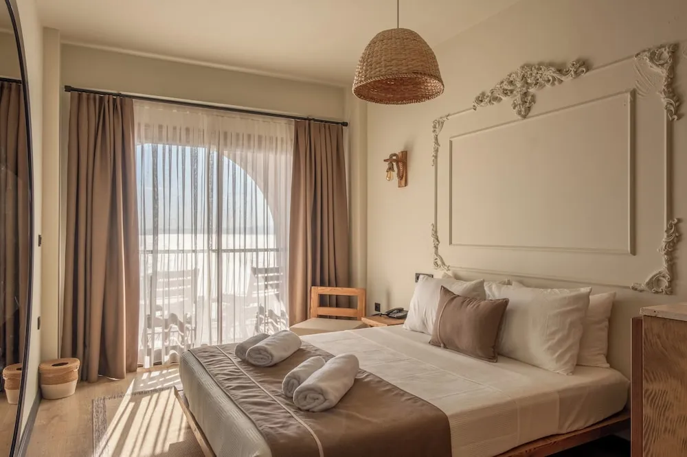 Deluxe Tek Büyük Yataklı Oda