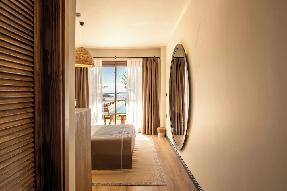 Exclusive Oda, Havuz Manzaralı, Denize Bakan