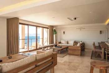 L'saranda House Çeşme, Yalnızca +16 Yetişkinler