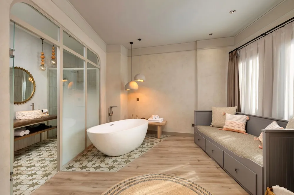 Suite Room with Bathtub