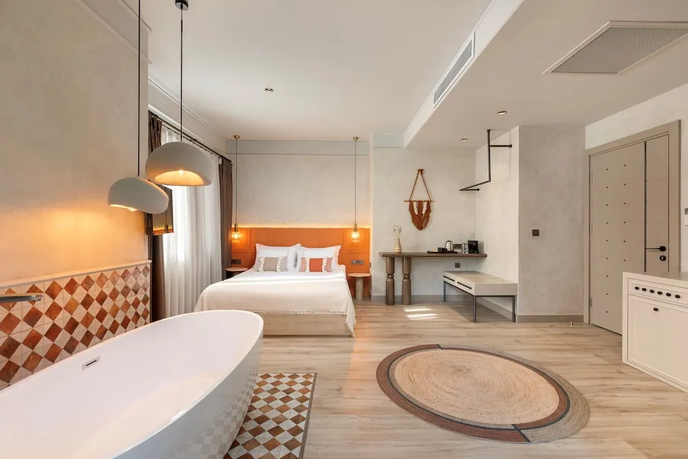 Suite Room with Bathtub