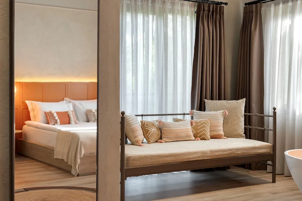Suite Room with Bathtub