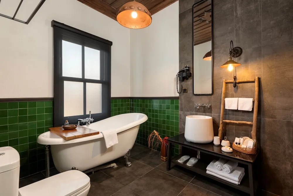 Romantic Room with Bathtub